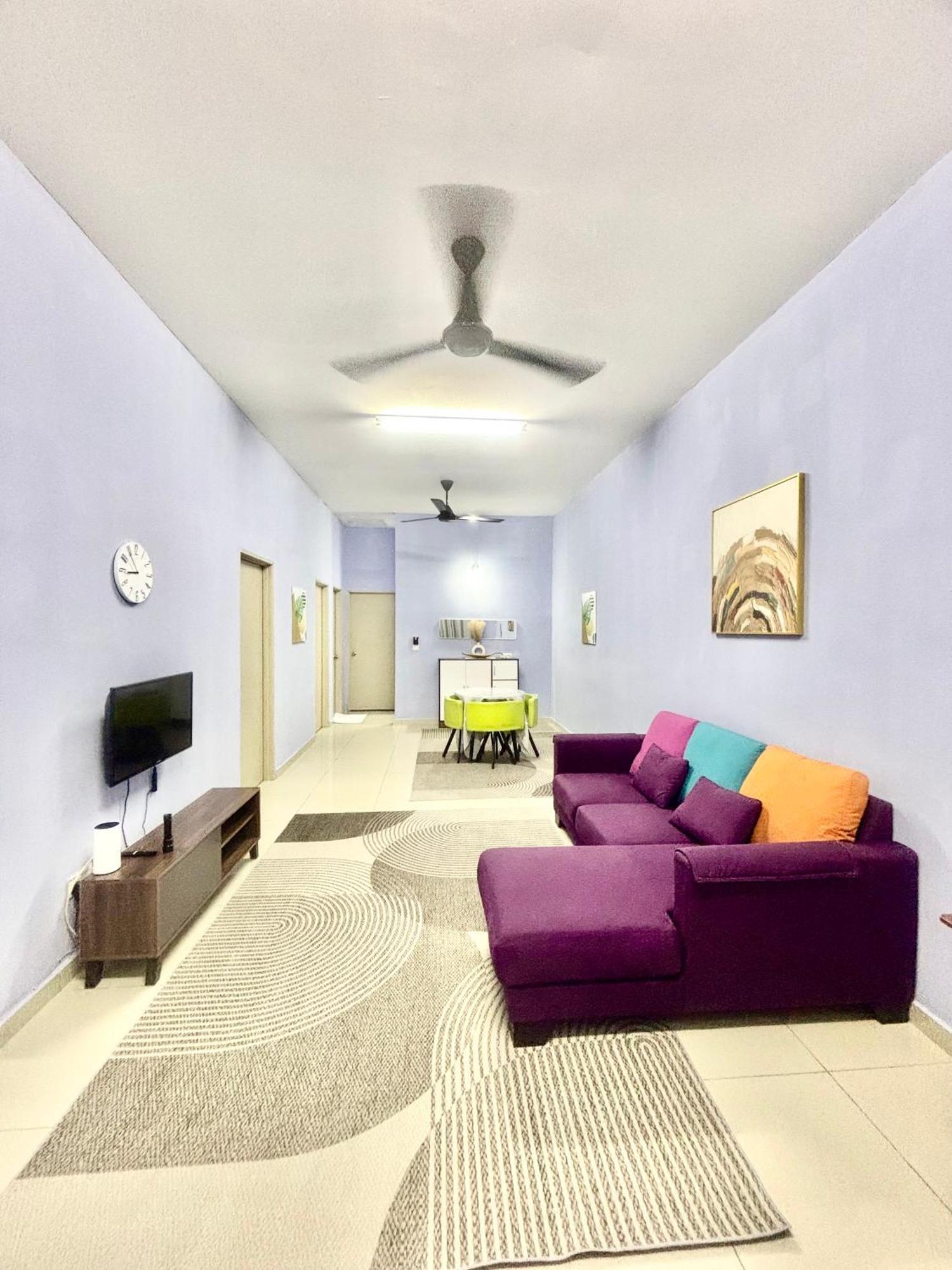 H&z In Hi-tech With Wi-fi And Netflix Holiday home